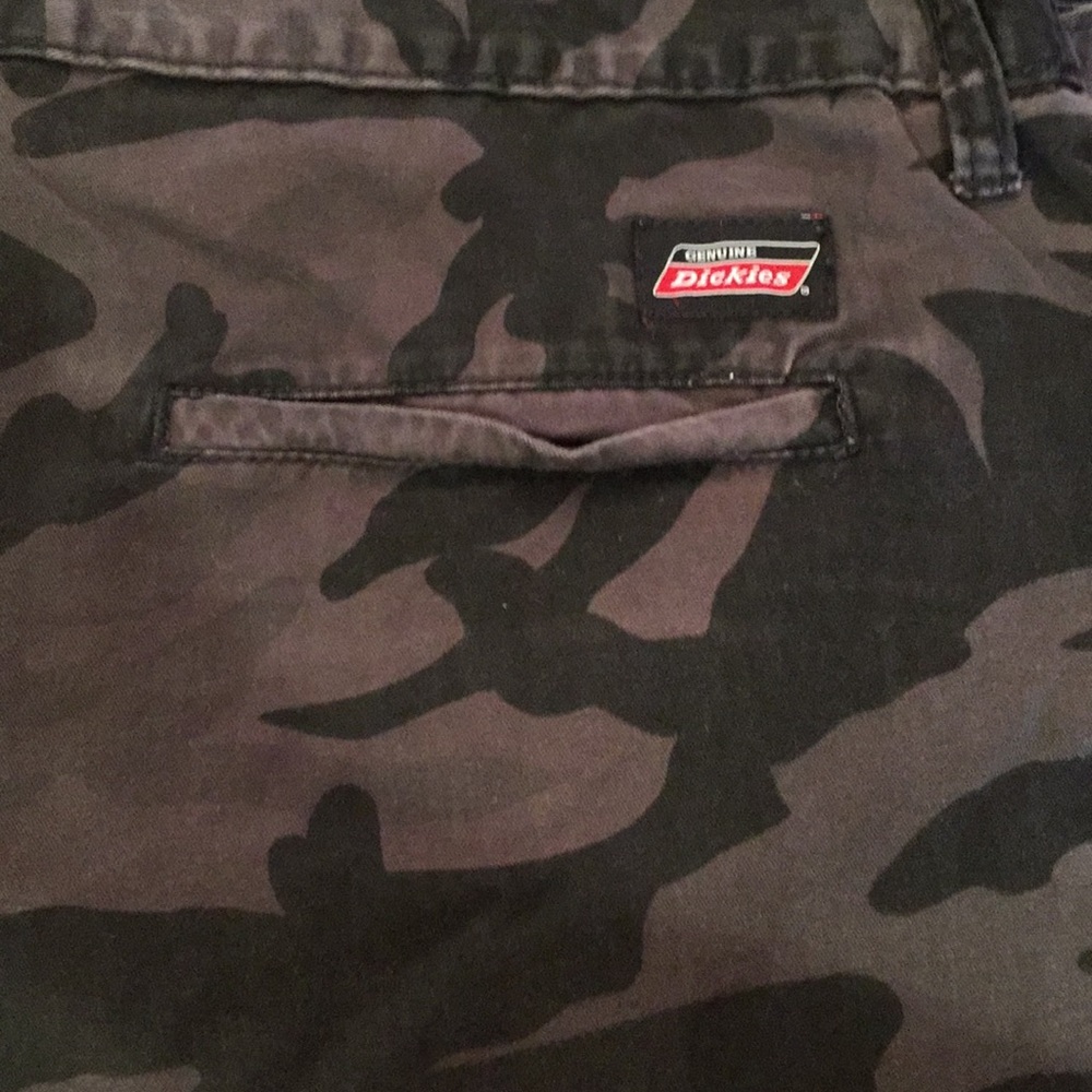 Men’s  Black Camo Dickies Shorts sz 40